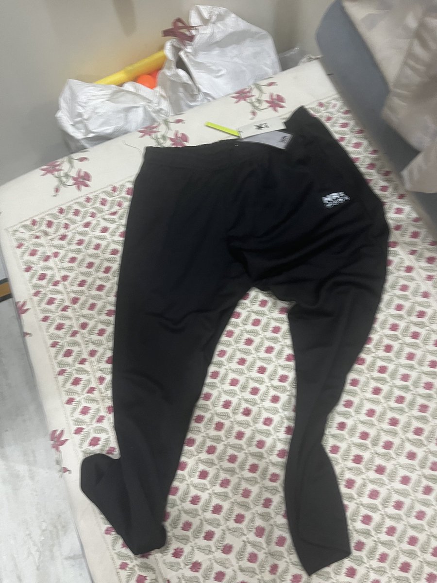 I mean you guys are petty theft people how can you be such a small timer thief

Delivered a wrong product and now you ask me to pay these wrong deliver product

#scam #myntra #myntrascam