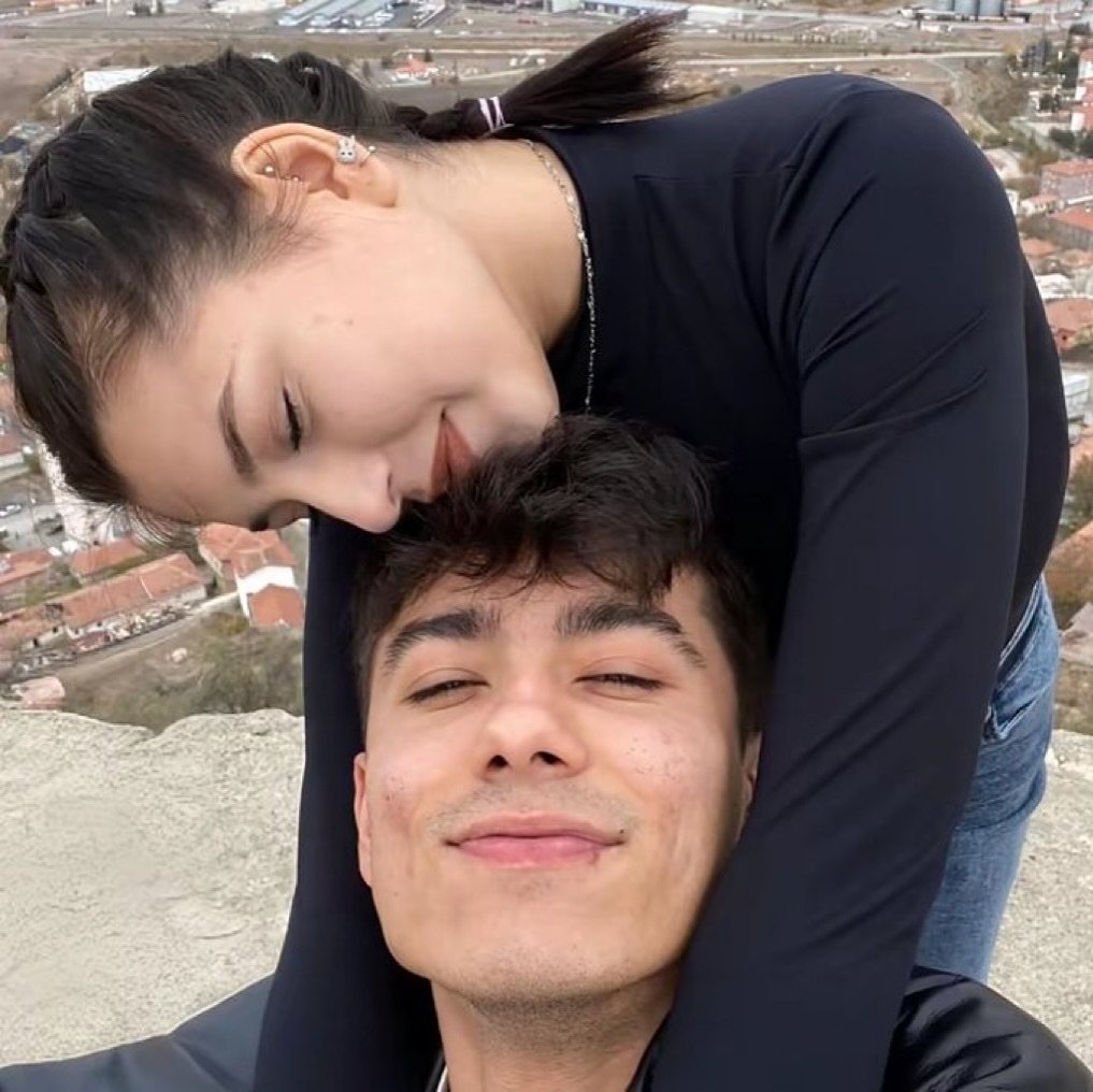 bosunatiklama's tweet image. Kardeşini korumak isterken öldürülen Hakan Çakır&apos;ın kız kardeşi:

&quot;Var mı suratlarında pişmanlık? Şimdi bunlara mı çocuk diyecekler?

Yok öyle suratlarını sansürlemek. Bir gün bu tipleri çocuklarınızla aynı kaldırımda görmek istemiyorsanız, susmayacaksınız, paylaşacaksınız.&quot;