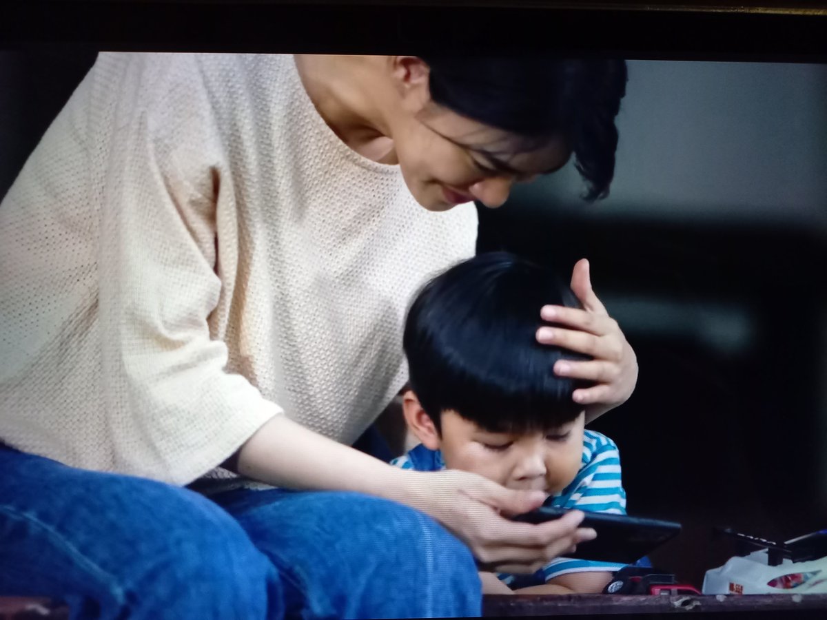 bonnies_dimple's tweet photo. I just finish the last ep🤧 This scene is quite heartbreaking knowing that Wit is already gone & Phicha is alone taking care of their son😭 I'm in awe for the both of them giving justice to Wit & Phicha's character👏
Face The Final Twist
#MouseTHFinalEP
#นนกุล #nonkul
#emiamily https://t.co/E0CJ8Ll1N3