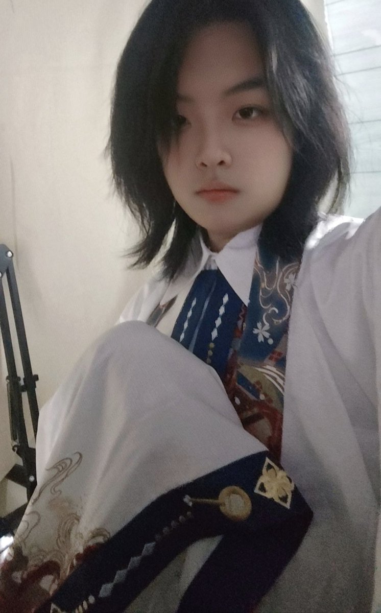 云想衣裳花想容，春风拂槛露华浓。
#男娘 #男の娘 #伪娘