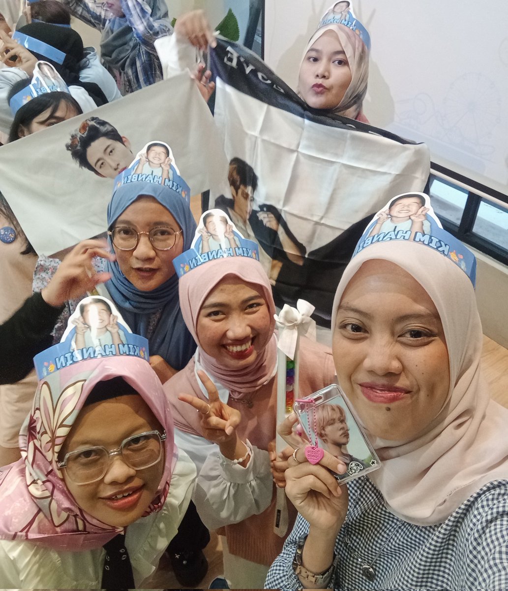 gnaninhwan's tweet image. ID’s for today–
terimakasiii @binfinity131 sudah bikin acara seru, jadi nambah lagi koleksi teman baru eh saingan pacarnya kim hanbin 😭🤣 
Nice to meet you kaka-kaka 🥰🫶🏻 @leyxxbi @konakun1115 @maryamrailya @venusaturnus