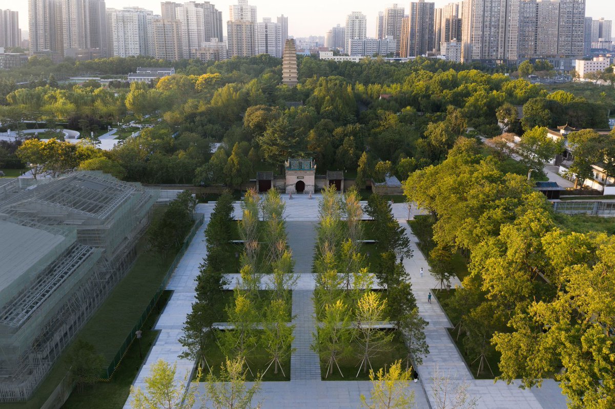 "Espacios verdes estratégicos: Cómo aprovechar al máximo sus efectos refrigerantes"
Artículo de Maria-Cristina Florian y traducido por Diego Vivas para Plataforma de Arquitectura,
#Urbanismo #Paisaje #CambioClimático

buff.ly/3HiTf80
