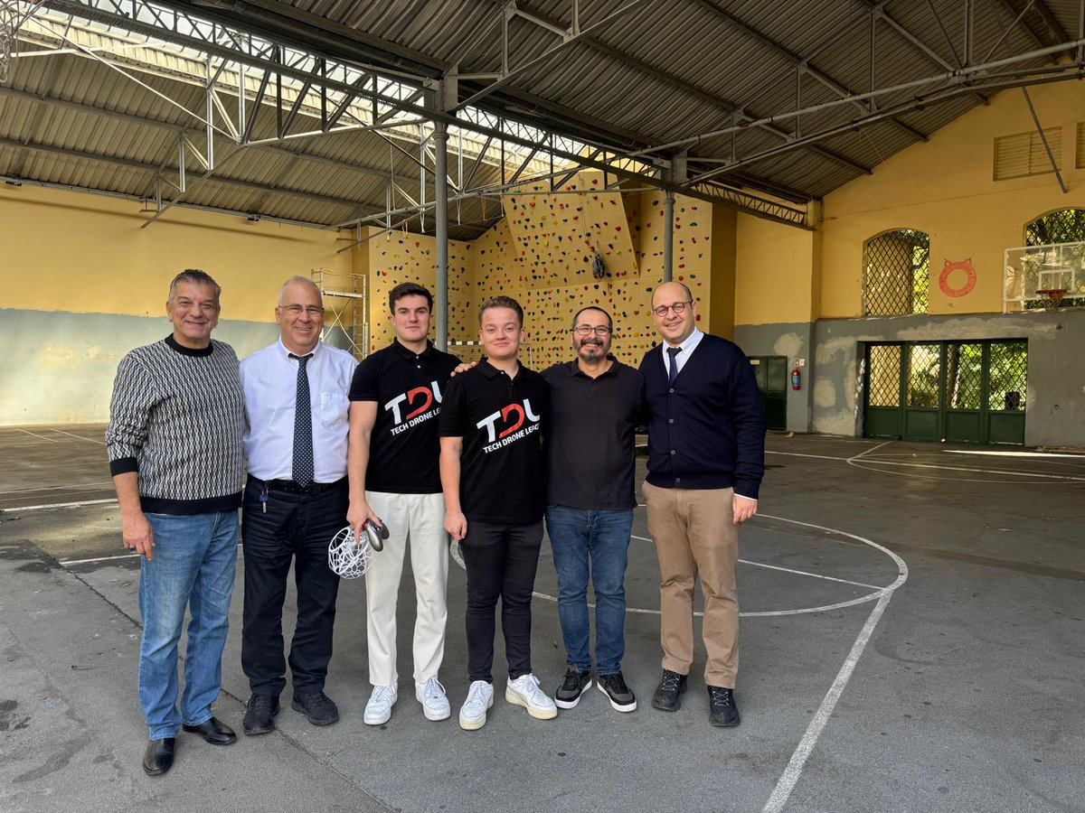 techdroneleague's tweet image. SaintJosephFransızLisesi 2026 yılında drone sporlarının 3 branşında da yarışmalara katılacak.Drone yarışı,drone soccer,drone simülatör takımlarının seçmeleri TDL eğitmenleri eşliğinde gerçekleşti. Burak ve Atakan Mercimek&apos;in eğitimlerini vereceği SJ takımlarına başarılar dileriz