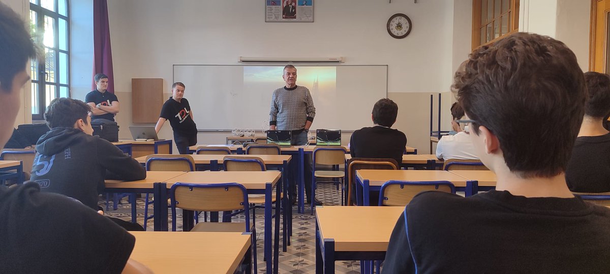 techdroneleague's tweet image. SaintJosephFransızLisesi 2026 yılında drone sporlarının 3 branşında da yarışmalara katılacak.Drone yarışı,drone soccer,drone simülatör takımlarının seçmeleri TDL eğitmenleri eşliğinde gerçekleşti. Burak ve Atakan Mercimek&apos;in eğitimlerini vereceği SJ takımlarına başarılar dileriz