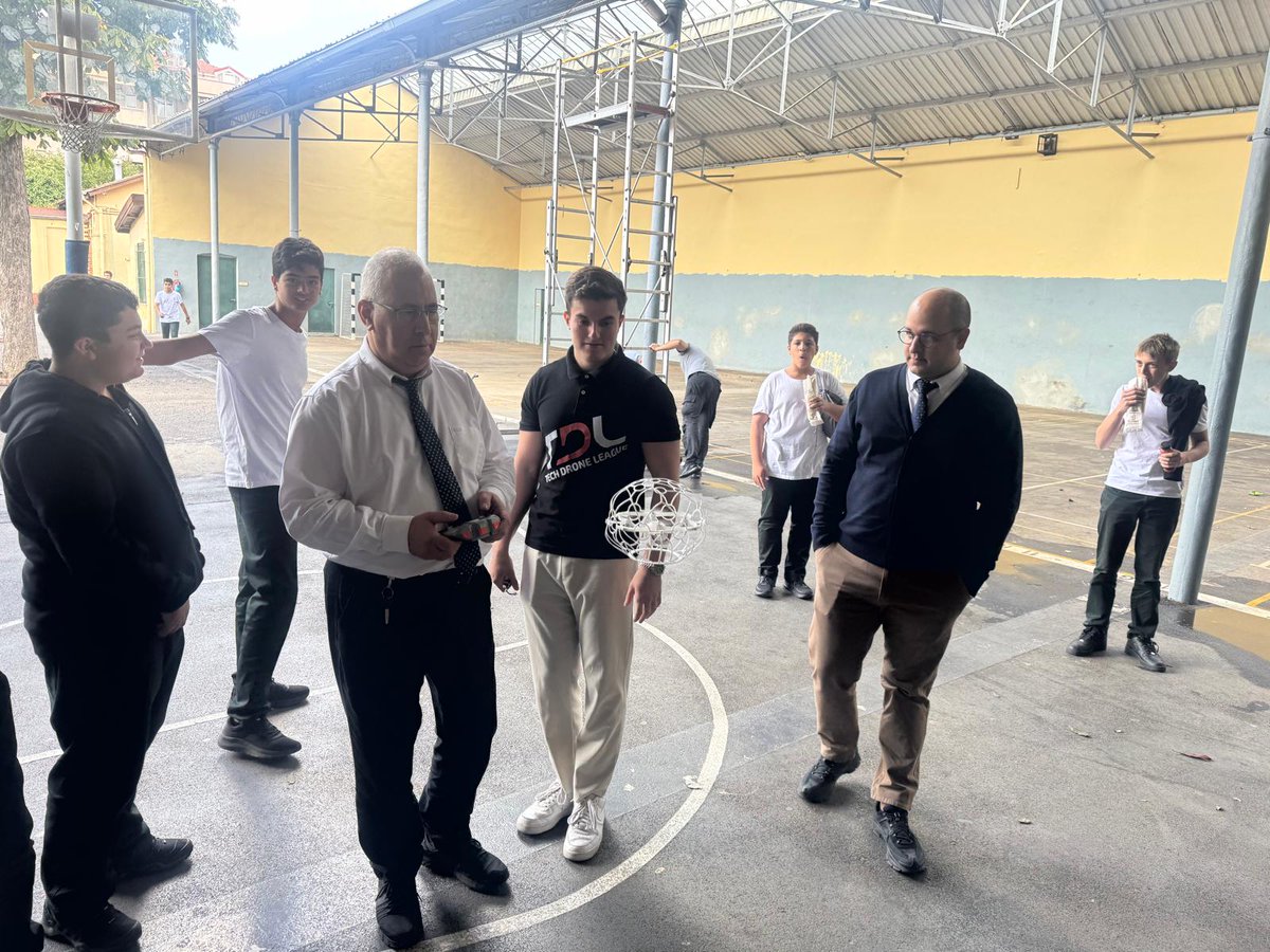 techdroneleague's tweet image. SaintJosephFransızLisesi 2026 yılında drone sporlarının 3 branşında da yarışmalara katılacak.Drone yarışı,drone soccer,drone simülatör takımlarının seçmeleri TDL eğitmenleri eşliğinde gerçekleşti. Burak ve Atakan Mercimek&apos;in eğitimlerini vereceği SJ takımlarına başarılar dileriz