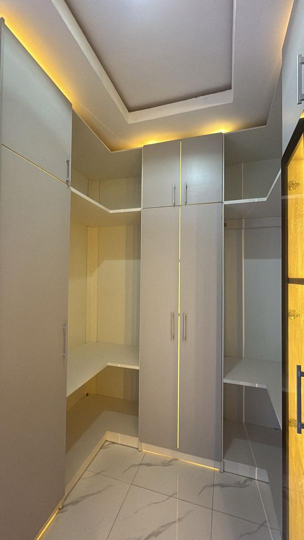 Hon_Jesugbemi's tweet image. Going for ₦35 Million!!!
📍 Carlton Gate Estate, GRA Akobo, Ibadan.
