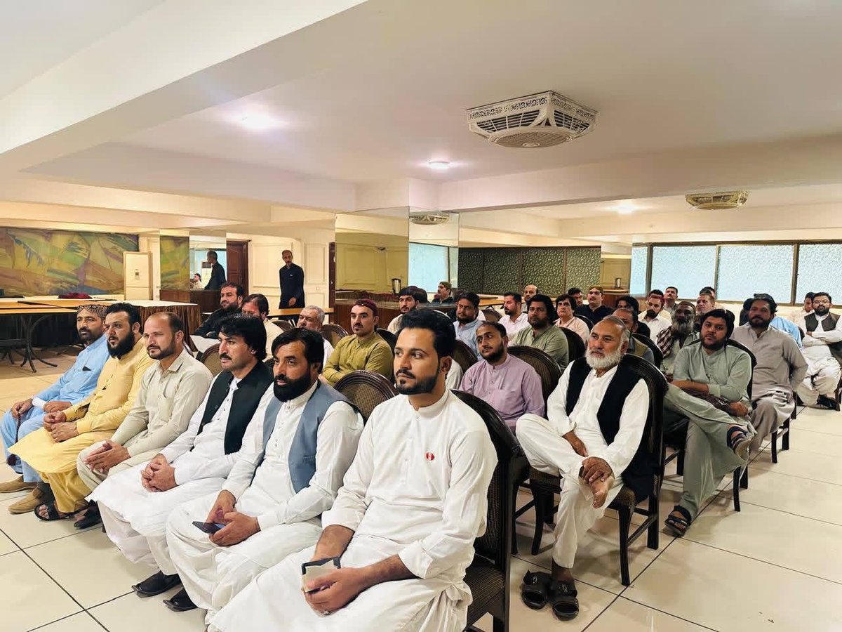 ZayraiPKNAP's tweet image. #کراچی 
د پښتونخوا نيښنل عوامي پارټۍ سيند صوبايي کميټې غونډه د چيرمين ځوان سالار ګران خوشحال خان کاکړ په صدارت کي دوام لري