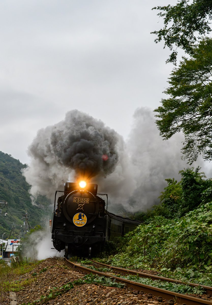 yuanshango70785's tweet image. 島根での撮影の仕事の帰りにSLやまぐち号を撮影しました。なんとか間に合って良かった。      #Nikon   #私とNikonで見た世界   #Z6Ⅲ   #Z24-70f2.8Ⅱ   #SLやまぐち号   #徳佐駅   #yasuakitooyama