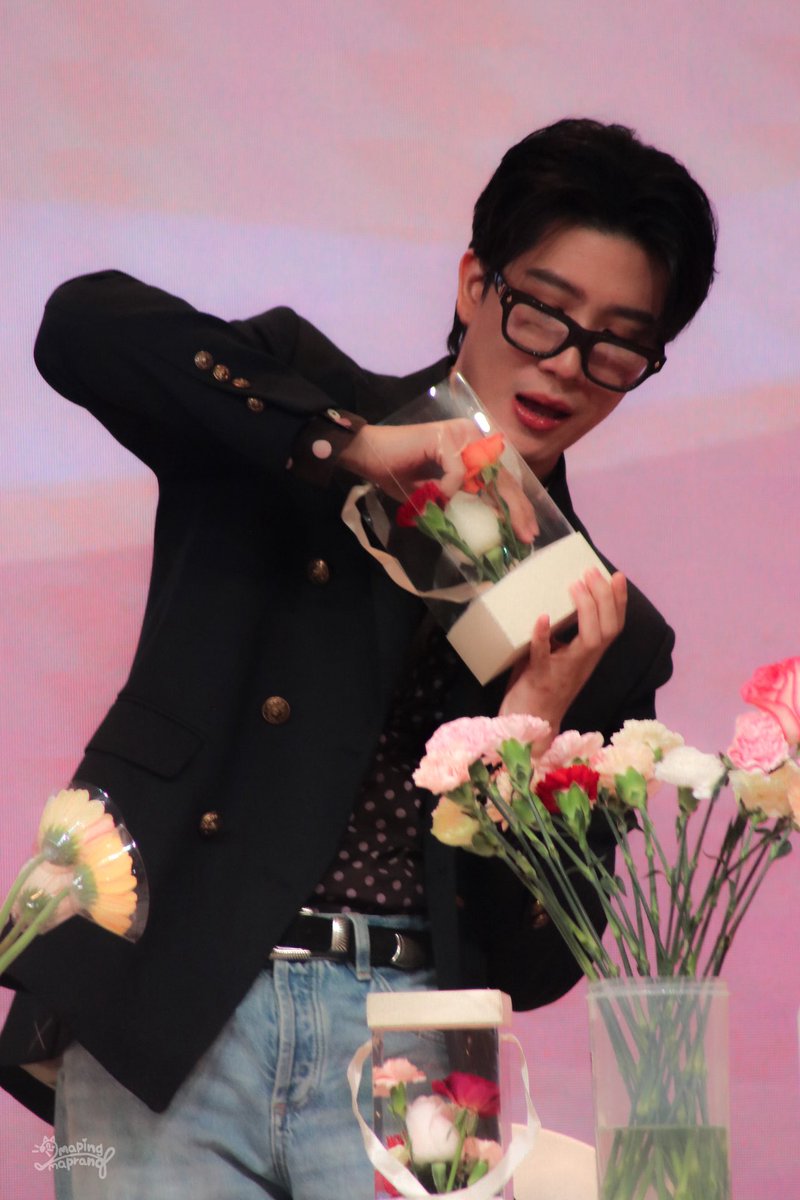 ความสุขเรียบง่ายคือการได้อยู่
ในช่วงเวลาที่อ่อนโยนแบบนี้

(<a href="/myktnw/">KHAOTUNG</a> 🌻)

KHAOTUNG GOLDEN HOUR

#DearOurSunsetKhaotung 
#SunsetWithKhaotung27thBD 
#Khaotungg  #เด็กน้อยของขต