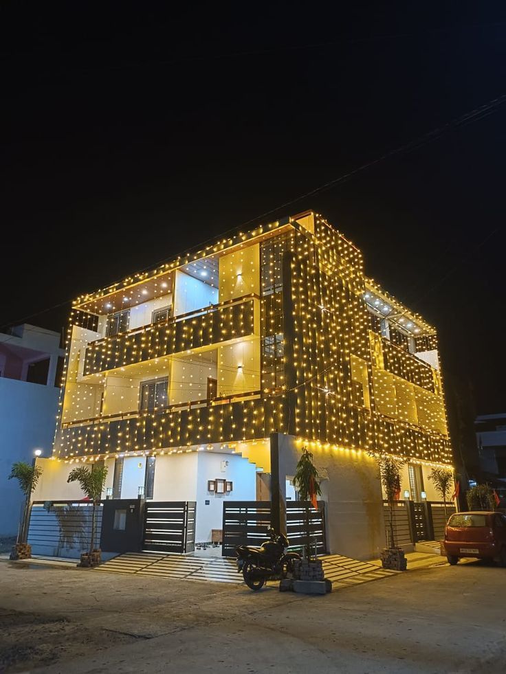 relatablehuyrrr's tweet image. Nothing feels more festive than decorating the house for Diwali ✨🪔