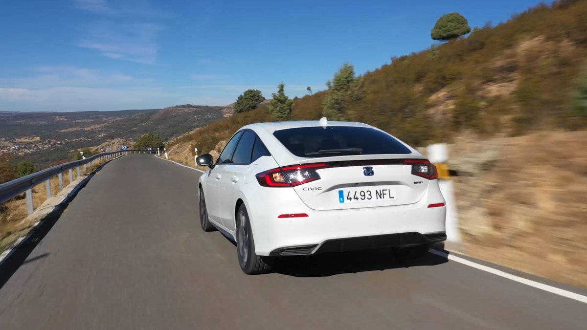 puntalproductions (@puntalproduc) on Twitter photo Llega el turno de <a href="/noe_soage/">Noelia Soage</a>, que nos trae una prueba del renovado <a href="/HondaESauto/">Honda España Automóviles</a> Civic e:HEV 🇯🇵. El modelo japonés tiene una chasis estupendo, un motor híbrido 🔋 de 184 CV muy eficiente, junto con mucha tecnología a bordo 👍.
<a href="/CCubicos/">Centímetros Cúbicos</a> <a href="/antena3com/">Antena 3</a> <a href="/AnnaBoix_H/">Anna Boix</a> #CCubicos404 Llega el turno de <a href="/noe_soage/">Noelia Soage</a>, que nos trae una prueba del renovado <a href="/HondaESauto/">Honda España Automóviles</a> Civic e:HEV 🇯🇵. El modelo japonés tiene una chasis estupendo, un motor híbrido 🔋 de 184 CV muy eficiente, junto con mucha tecnología a bordo 👍.
<a href="/CCubicos/">Centímetros Cúbicos</a> <a href="/antena3com/">Antena 3</a> <a href="/AnnaBoix_H/">Anna Boix</a> #CCubicos404