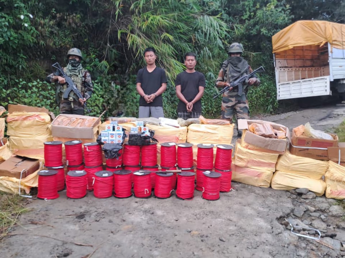 ukhrultimes's tweet image. #UTSnippet: #AssamRifles under #SpearCorps , in an operation at Vaphai, Champhai District, #Mizoram on 18 Oct 25, recovered 5800 pieces of Gelignite Rods, 10,500 meters of Cordtex and 6000 pieces of detonators. Two persons transporting explosives in a Bolero were also…