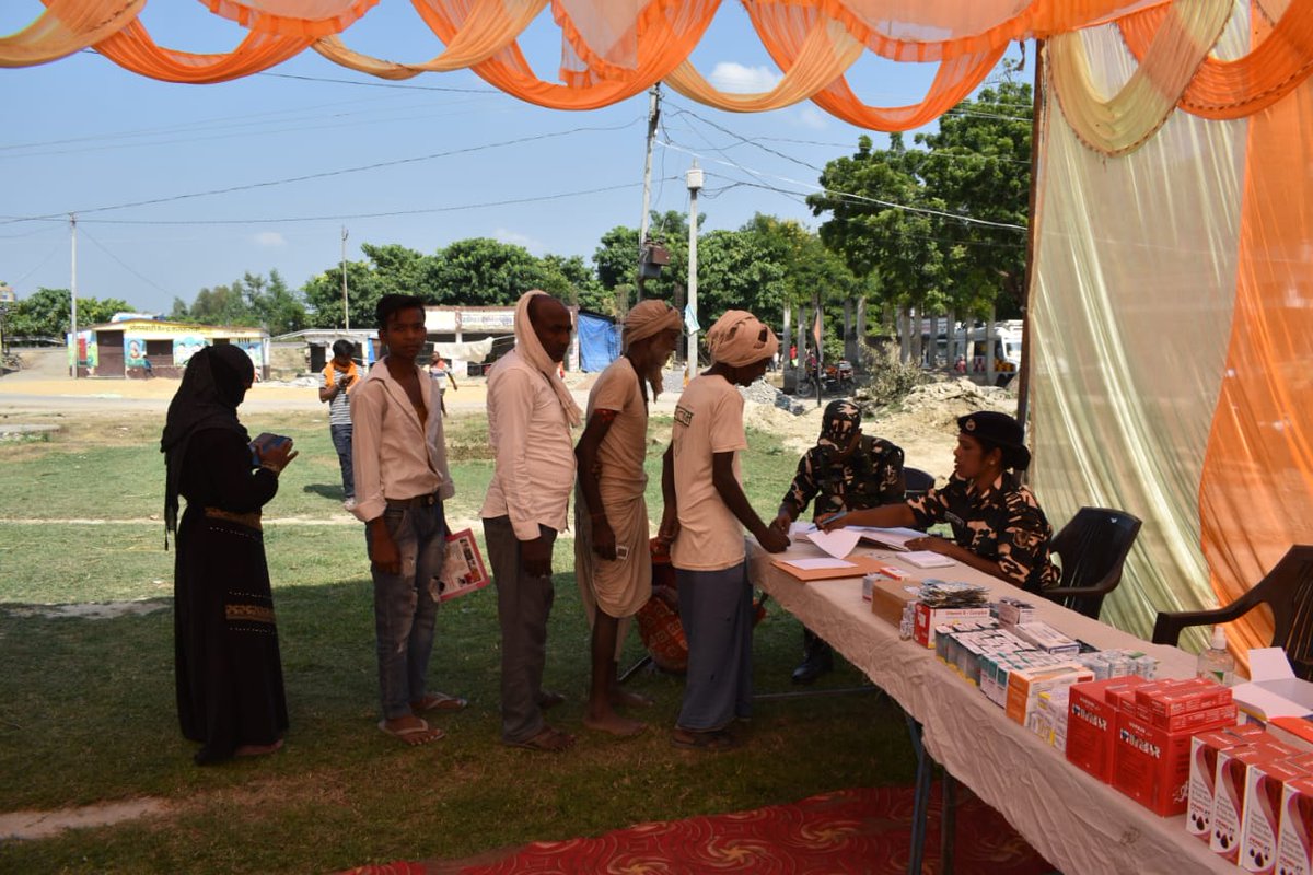 42bnssb_INDIA's tweet image. #MCAProgramme के तहत गांव कलकलवा (E Coy Kodia) में निःशुल्क चिकित्सा शिविर आयोजित कर 119 मरीजों को उपचार प्रदान किया गया।
सीमाओं की सुरक्षा के साथ जनता की सेवा भी हमारा धर्म है 🇮🇳
#SSB #SevaParmoDharmah #MedicalCamp #Welfare #NationFirst
@SSB_INDIA
@SSBFTRLUCKNOW