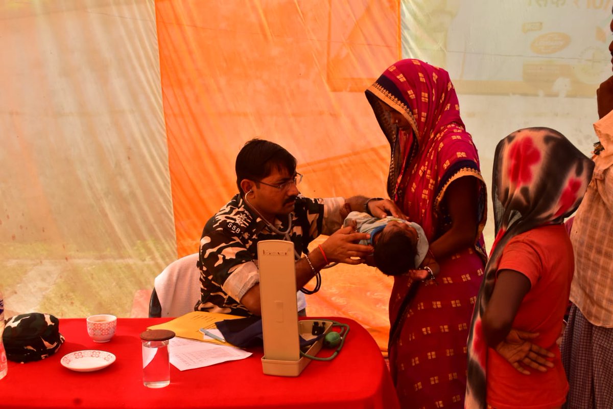 42bnssb_INDIA's tweet image. #MCAProgramme के तहत गांव कलकलवा (E Coy Kodia) में निःशुल्क चिकित्सा शिविर आयोजित कर 119 मरीजों को उपचार प्रदान किया गया।
सीमाओं की सुरक्षा के साथ जनता की सेवा भी हमारा धर्म है 🇮🇳
#SSB #SevaParmoDharmah #MedicalCamp #Welfare #NationFirst
@SSB_INDIA
@SSBFTRLUCKNOW