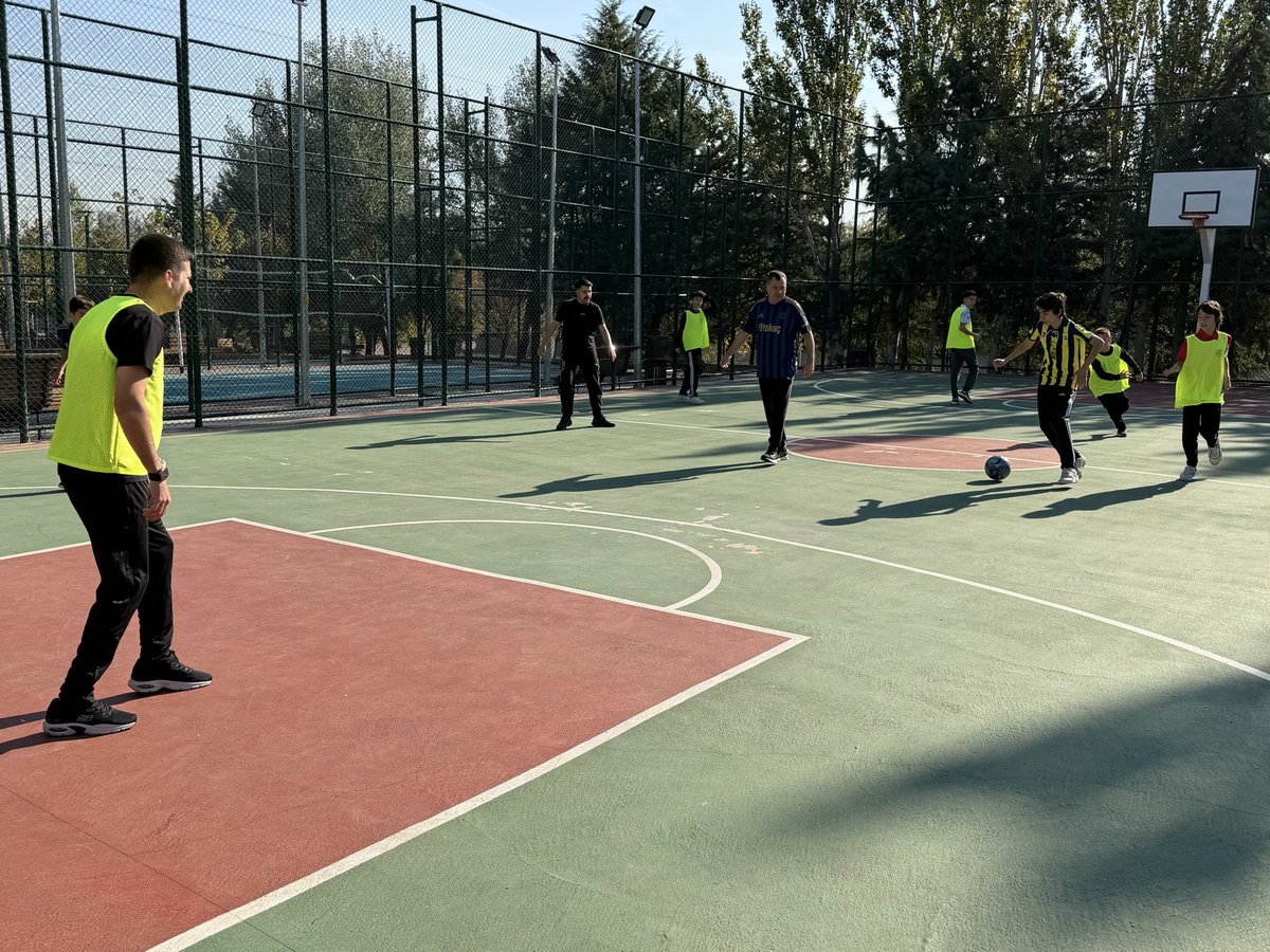 Her sabah bizim için yeni bir başlangıçtır.
Kazanılması gereken bir gençlik, yürünmesi gereken bir yol, ulaşılması gereken bir hedef, yaşatılması gereken bir ülkü vardır. 🇹🇷