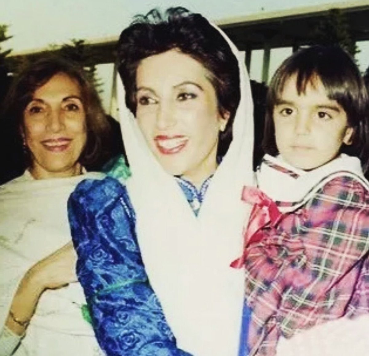 ADfarooqBhh's tweet image. On 19 October 1993, BB @BakhtawarBZ was just 3 years old, her mother, Shaheed Mohtarma Benazir Bhutto, took oath as the Prime Minister of Pakistan for the second time. She witnessed a mother reclaiming leadership of her nation, while holding the future in her arms.