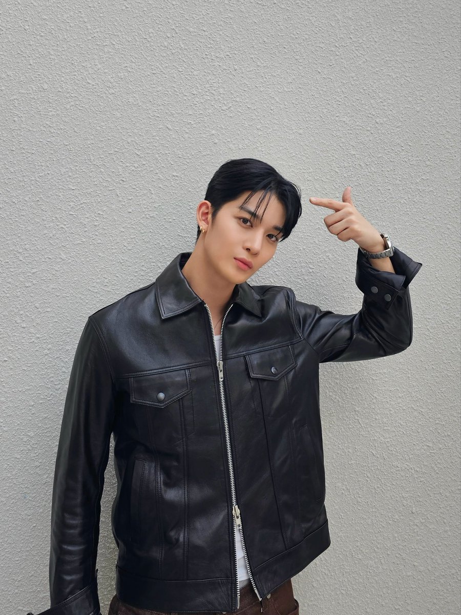 baejinyoung_bjy's tweet photo. [🎥] 안 그래도 잘생긴 지녕이가
기우쌤을 만나고 더 잘생겨졌다구요??

⇣⇣⇣더 잘생겨진 지녕이 보러갈 배어⇣⇣⇣
🔗 https://t.co/XdUB9n2qfY

#배진영 #BAEJINYOUNG
#STILL_YOUNG #Round_Round https://t.co/HTeZAWriRj