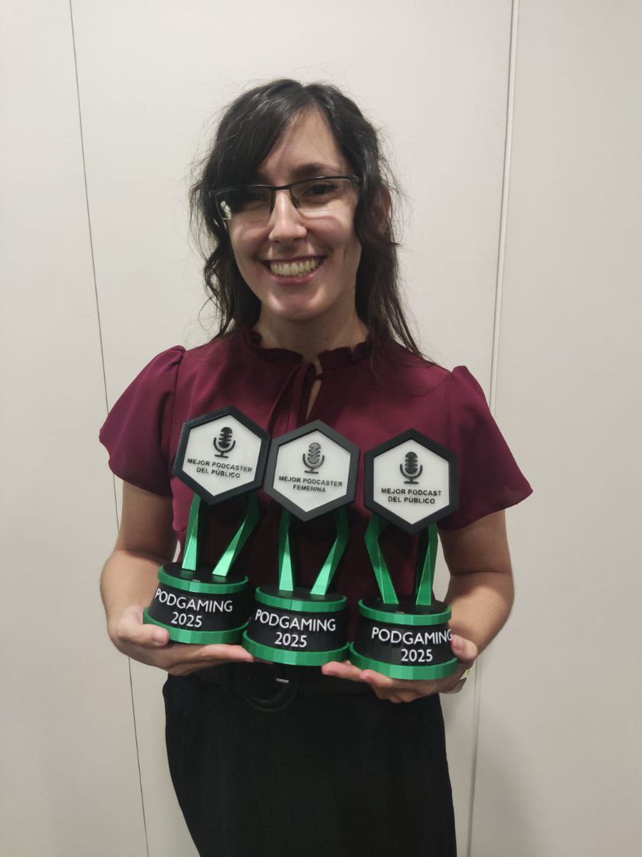 🔥Ayer el día cerró de forma ÉPICA

En <a href="/ILTjuegos/">ILTjuegos</a> nos llevamos ¡3 PREMIOS! 🏆 al @podgaming_ organizados por <a href="/GAMELX/">🎙️ GAMELX™ 🐦</a>🎙️

💥 MEJOR PODCAST DEL PÚBLICO
🙇🏻 MEJOR PODCASTER DEL PÚBLICO
🙇🏻‍♀️ MEJOR PODCASTER FEMENINA

Bea recogió el suyo ¡y los del resto del equipo!💪LOCURÓN😱

GRACIAS🥰