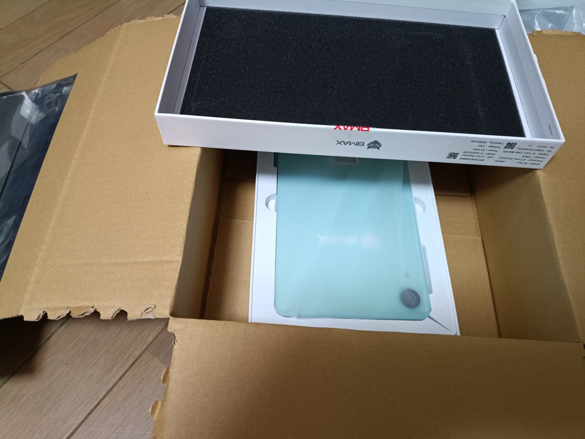 soiLKgogo's tweet image. 新スマホが安く済んだので、Amazonで格安
タブレット￥1.2万を購入。
動画専用なんでいっかなと。

日常MacBookproを背負ってるので、いやぁ～軽いのなんの。
訪パタヤ時も #格安タブレット でいいかな。MacBookだと雑に扱えないし、
バス乗車時も預けられないしで😅 
一応 #Android15 だそうです