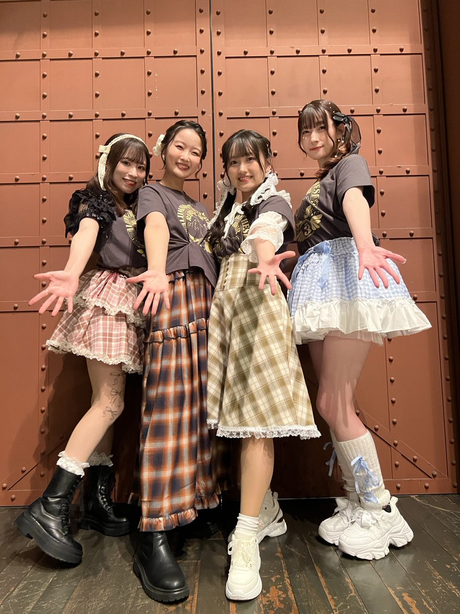 【出演情報】
本日10/19(日)「ルミナスウィッチーズ リクエストアワーvol.3」

昼の部に
#鳴海まい 
#細川美菜子
#古仲可奈
#吉北梨乃
が出演いたしました！

#園崎未恵 さんとのコラボ、お楽しみいただけましたでしょうか？

夜の部もどうぞお楽しみに！

#ルミナスリクアワ
#L_witch