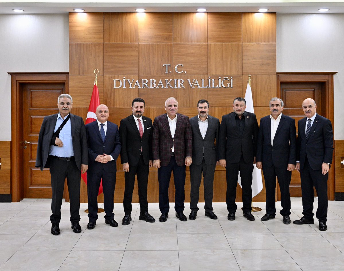 📍 19 Ekim Muhtarlar Günü Ziyareti

19 Ekim Muhtarlar Günü dolayısıyla, Muhtarlar Derneği Başkanı Mehmet Demir ve beraberindeki heyet, Valimiz Murat Zorluoğlu’nu makamında ziyaret etti.

<a href="/vali_zorluoglu/">Murat Zorluoğlu</a>