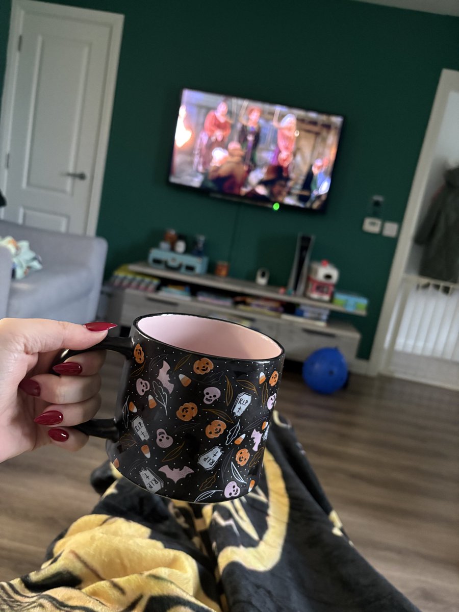 Hocus Pocus ✅
Halloween mug ✅
Supernatural blanket ✅
Yup… it’s my favourite time of year 🤣🎃👻❤️
