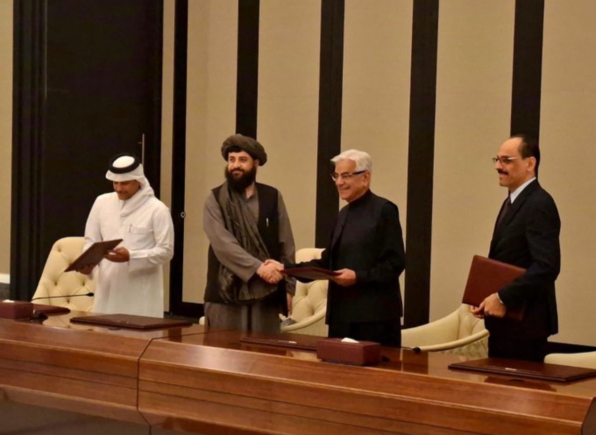 اور پھر آخیر میں بات مُذاکرات سے ہی حل ہوئی۔۔۔۔۔۔۔

عمران خان پھر غلط ثابت ہوا۔ lol