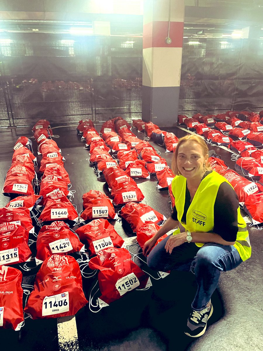RaquelGlezDiez's tweet image. Ayer #Bilbao celebraba su famosa maratón nocturna 

Todo un acontecimiento con cada año más participantes y mas éxito!

Yo pude participar con una asociación como voluntaria. Experiencia maravillosa (pelin agotadora🤪)que te permite conocer corredores y ver el montaje por dentro