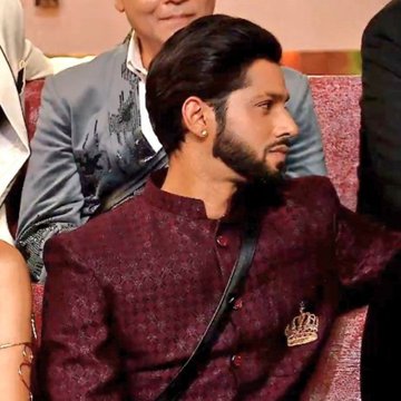 news_all4's tweet photo. 🔥 Bigg Boss 19 Update: Fans flood X with the trend “WE WATCH BB FOR BASEER”, demanding fair treatment for Baseer Ali amid ongoing favoritism debates in the house. 💪📱
#BiggBoss19 #BaseerAli #BB19 #WeWatchBBForBaseer #RealityShow #TrendingNow #WeekendKaVaar https://t.co/MxqZy5cdhb