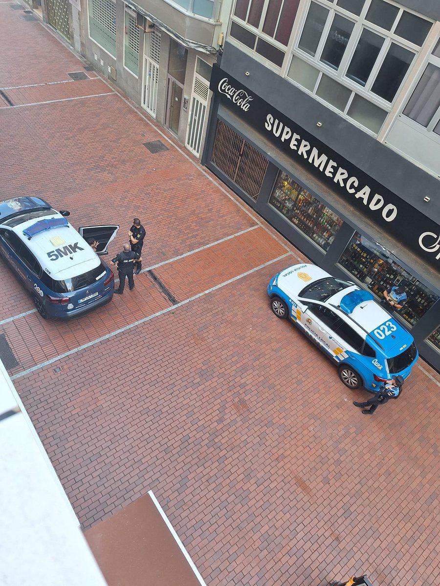 La presión ciudadana siempre da resultado. La presencia policial ha permitido que la calle Dr. Grau Bassas tenga un fin de semana tranquilo.