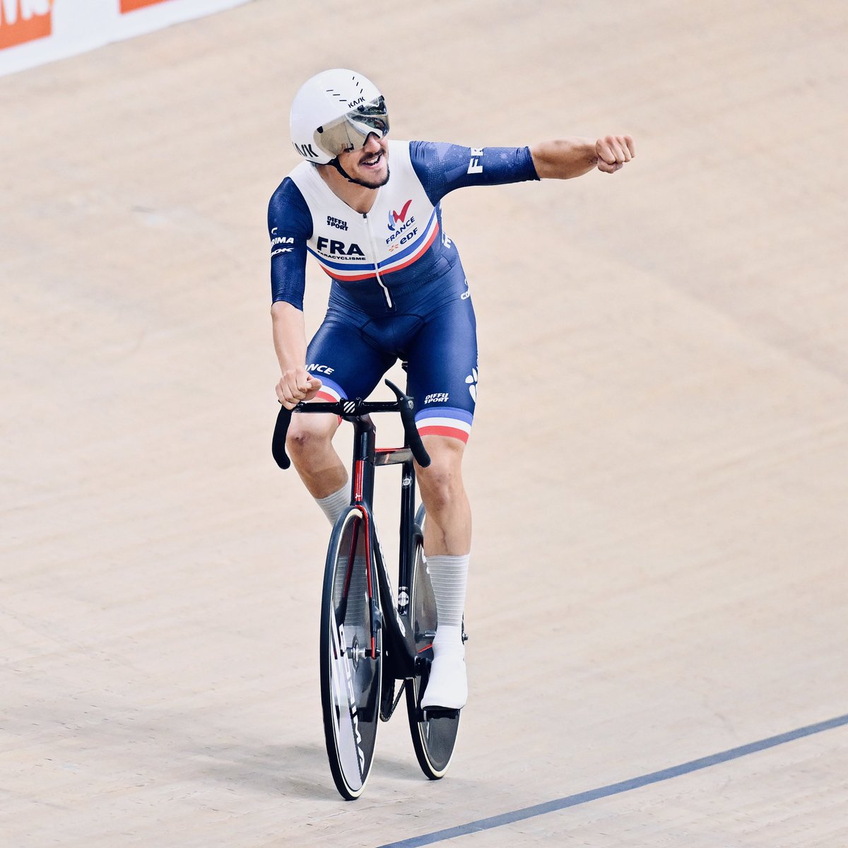 🥇Meilleur temps sur le kilomètre et second titre sur ces championnats du Monde de Rio 🇧🇷 Dernière épreuve aujourd’hui. 

🌈 #24