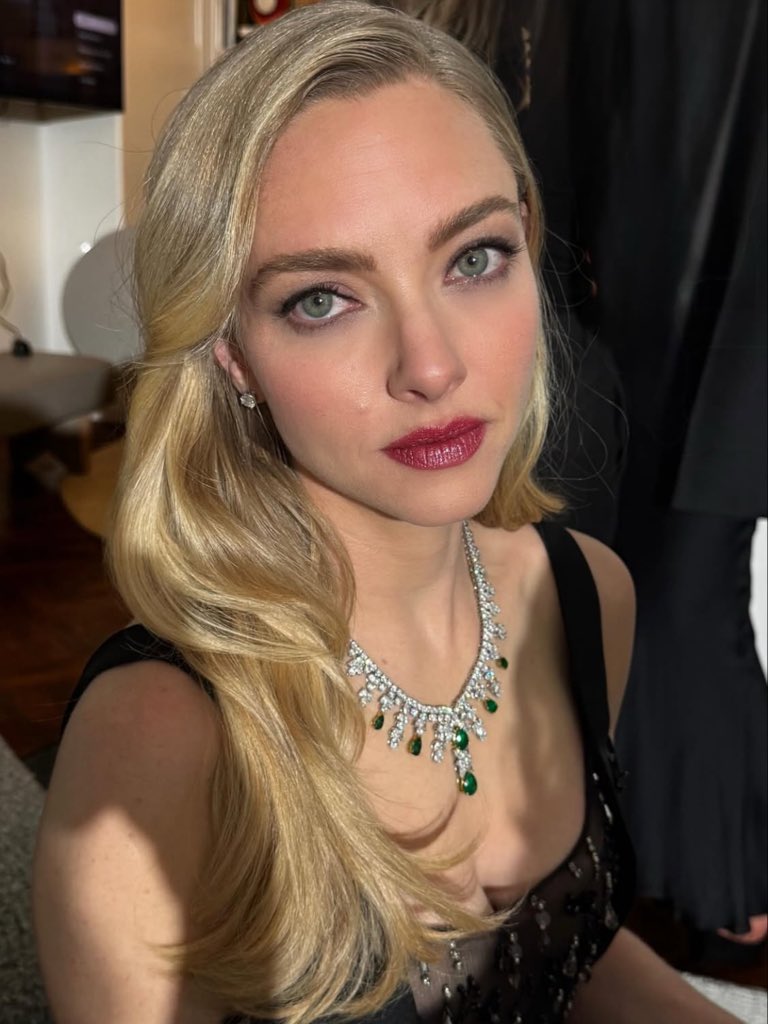 Amanda Seyfried stuns in new picture.