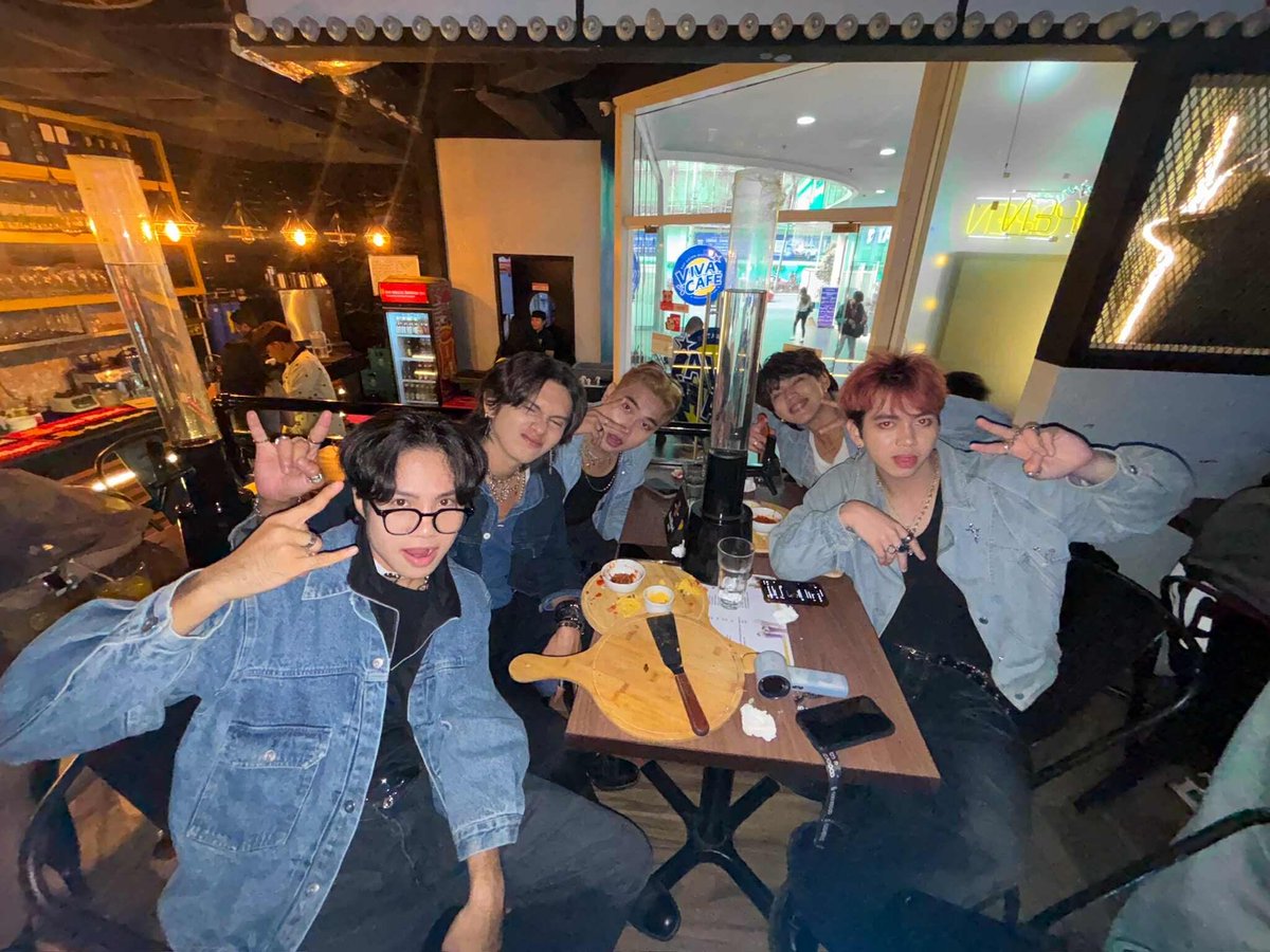 10.11.2025 | Viva Café, Cubao
⁣
⁣Performing for Crayouniverse! 💙⁣
⁣
Huge thanks to Cray’s admins for the invite, and to our ever-supportive management, Rising Harmony Entertainment, for always making big things possible for us, VLST.⁣
⁣
See you again? #ppoprise #VLST