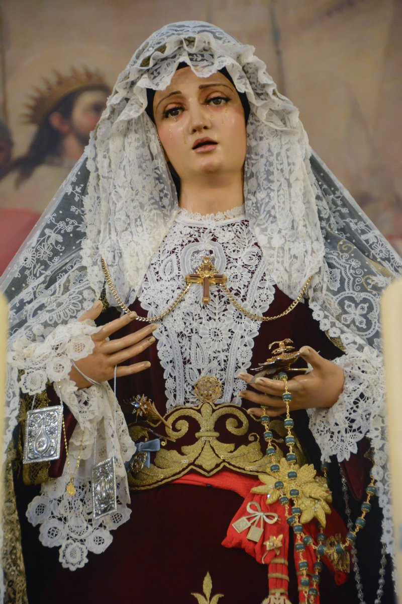 Con motivo de la próxima coronación de la Virgen de la Esperanza, una representación de nuestra Junta de Gobierno hizo entrega de un broche en oro con el escudo de nuestra Hermandad a <a href="/H_Expiracion/">Hermandad de la Expiración</a>