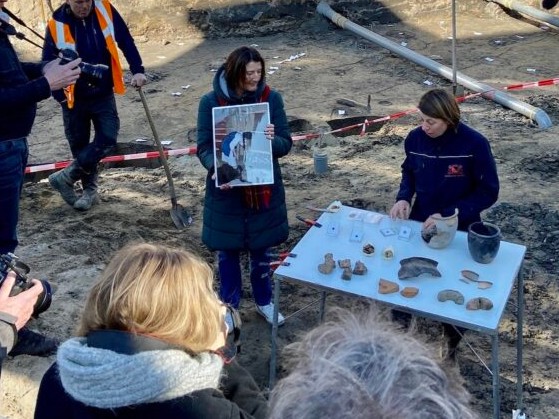 Archeoloog Marieke Arkema vertelt vrijdag 31 oktober bij Cultuurhistorisch Café Utrecht Oost over vondsten tijdens graafwerkzaamheden in de Oudwijkerdwarsstraat.  

Tijd: 16:30 – 18:00 uur (inloop 16:15 uur). Gratis entree. De Wilg, Meckelenburglaan 3 – 5. 

Foto: Arnoud Wolff