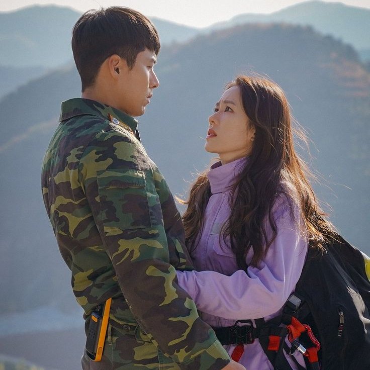 quotefromdrama's tweet photo. "Pasti ada jalan keluar jika kita berusaha, meski sulit."

🎬 : Crash Landing on You

#CrashLandingOnYou #HyunBin #SonYeJin #SeoJiHye #KimJungHyun #LeeSinYoung #TangJoonSang https://t.co/xixgRIlQZO