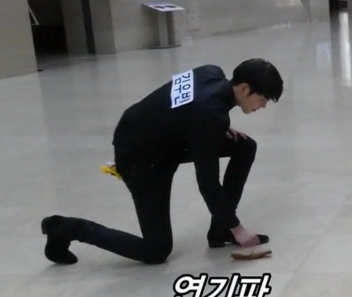 이때 올블랙에 슬랜더 시절이라 다리길이 장난 없었음