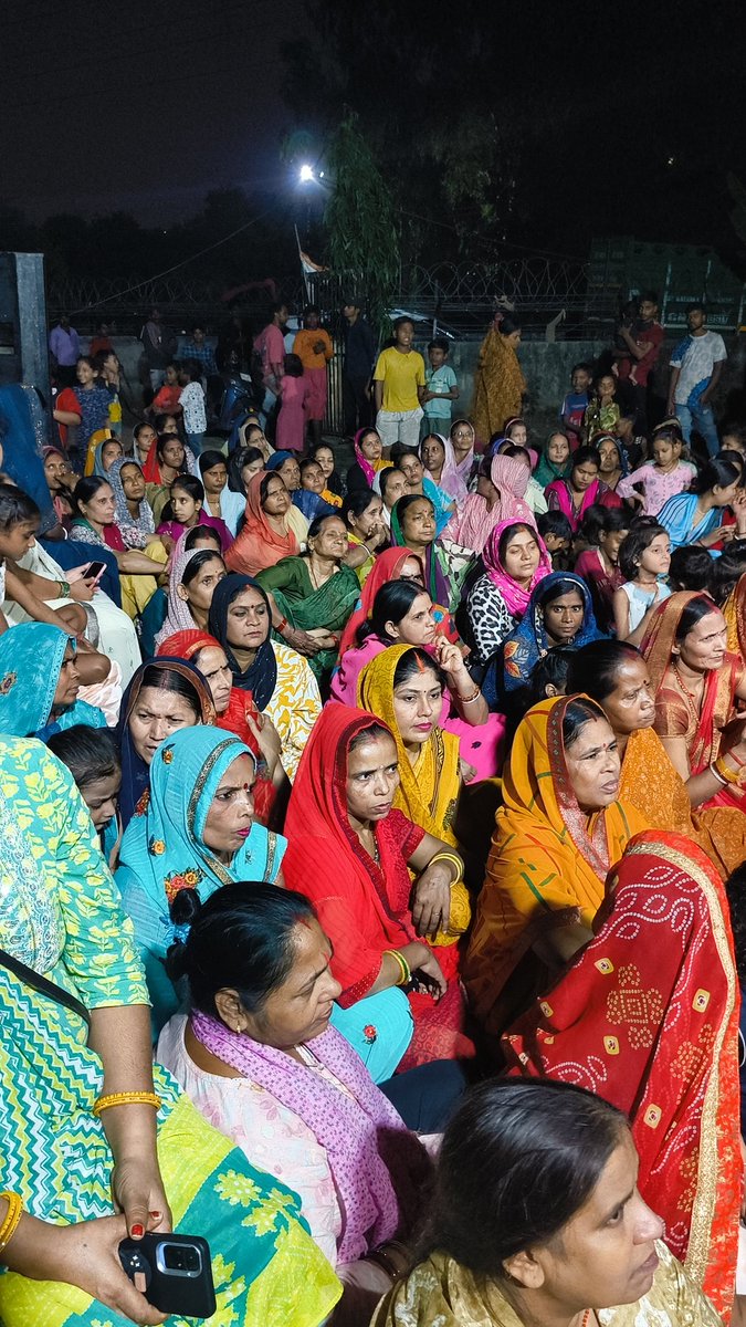 जय छठी मईया 🙏

आज पूर्वांचल मोर्चा, जिला पश्चिमी दिल्ली के रामपुरा, हरिनगर छठ घाट पर आयोजित स्वच्छता, सांस्कृतिक एवं दीपोत्सव कार्यक्रम में पूर्वांचल मोर्चा के साथियों साथ सम्मिलित होने का सौभाग्य प्राप्त हुआ।

कार्यक्रम के संयोजक मोर्चा के जिलाध्यक्ष श्री उमेश सिंह जी एवं श्री
