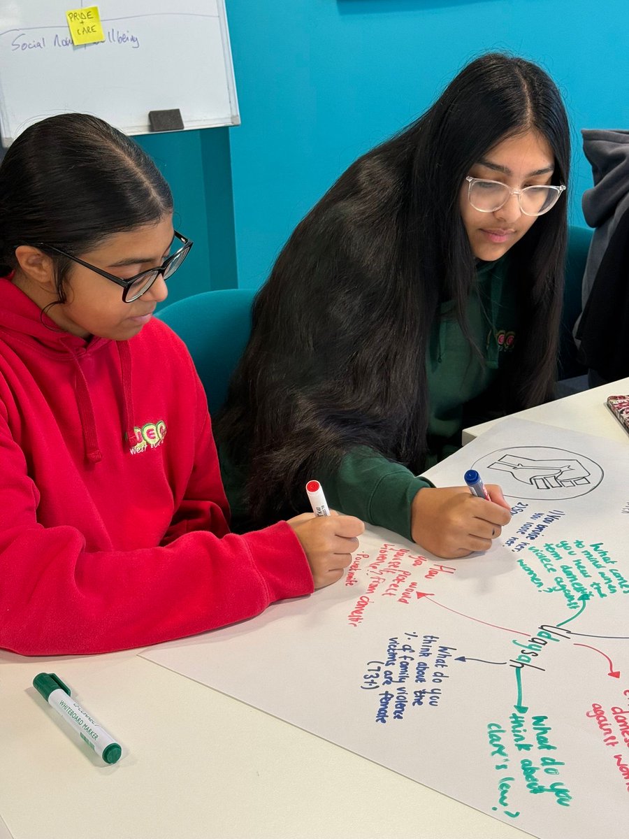 1VoiceBlackburn's tweet image. The WEGs (West End Girls) continued working on their violence against women project at their session where they designed badges to raise awareness about the subject.
#ViolenceAgainstWomen #Uniteagainstviolence 
#raisingawareness #femaleempowerment