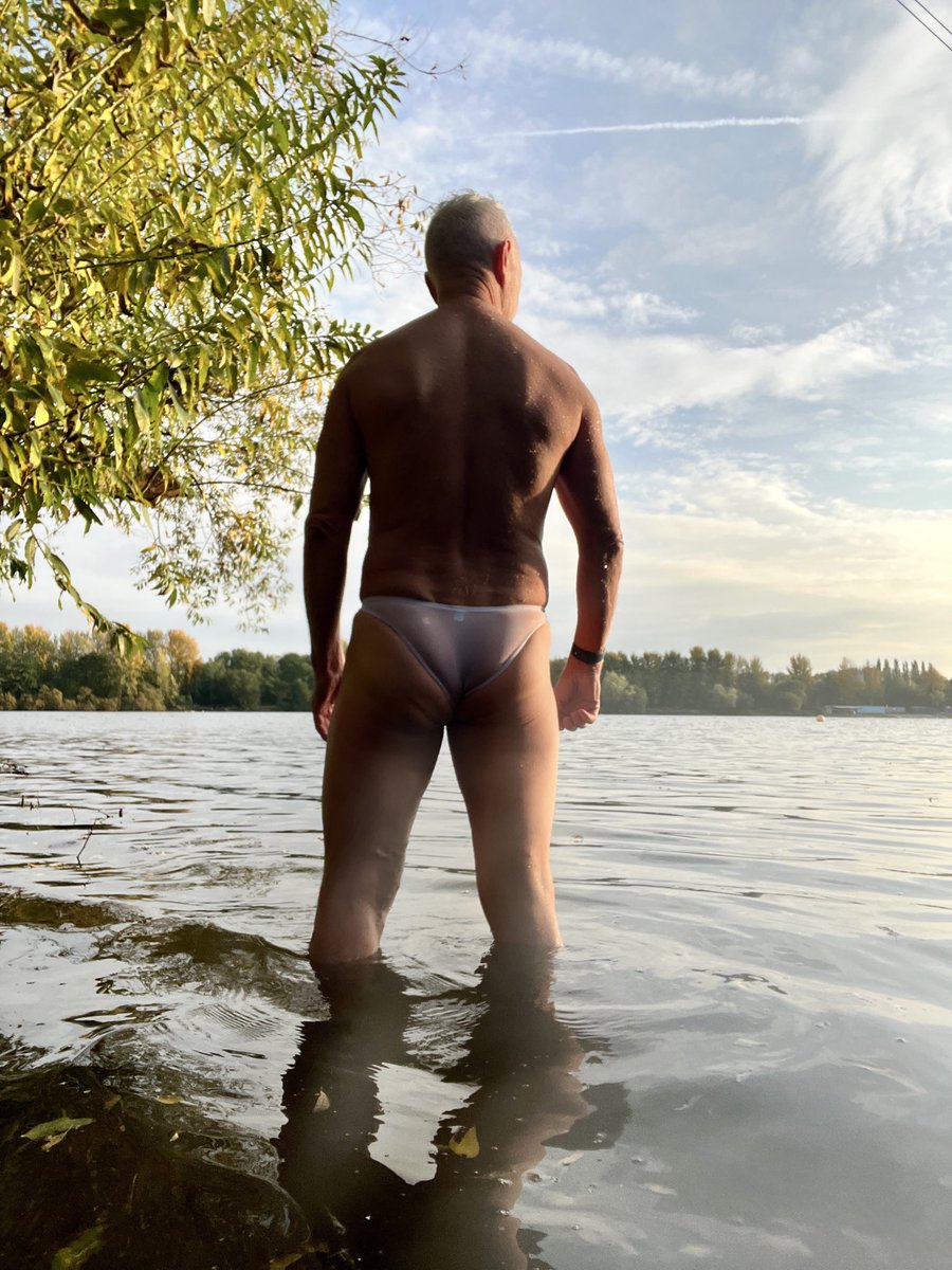 Morning boys. Happy Sunday 😉❤️🌈🙏🏊🏻‍♂️