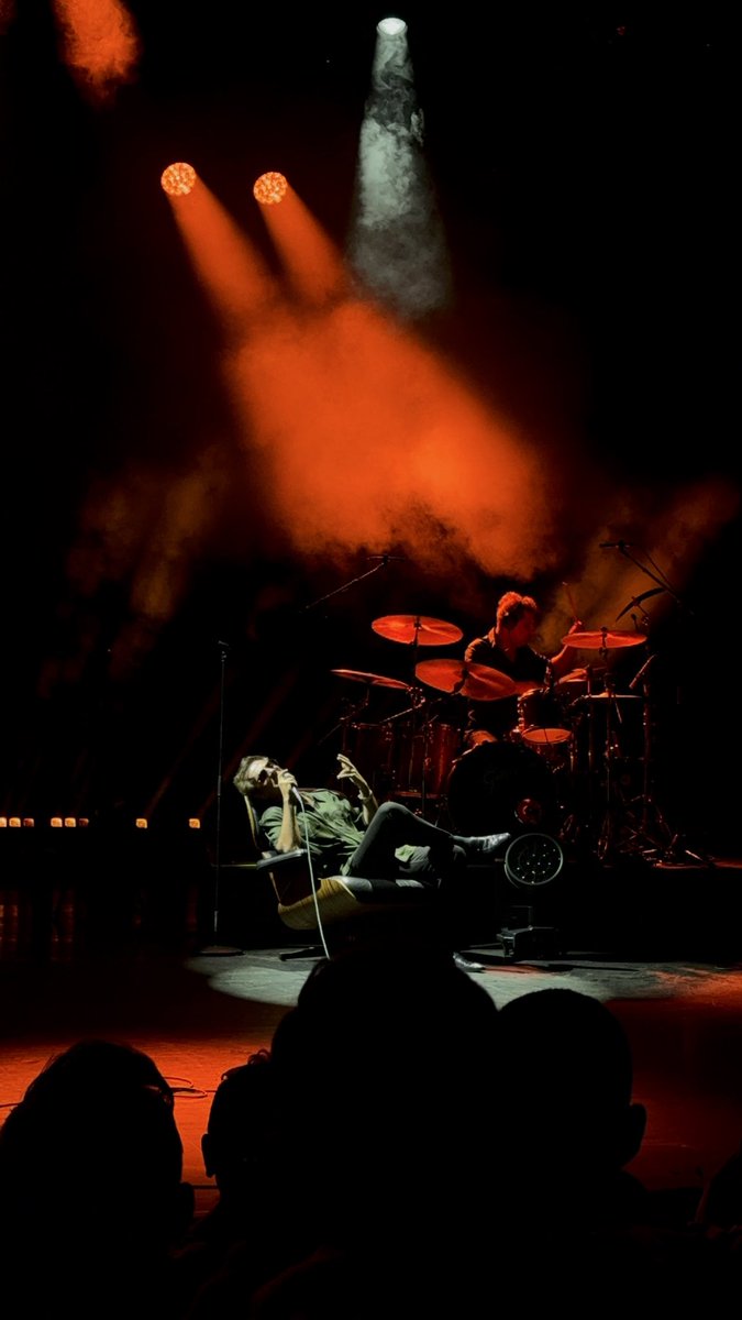 yakından cok yakısıklı serefsiz