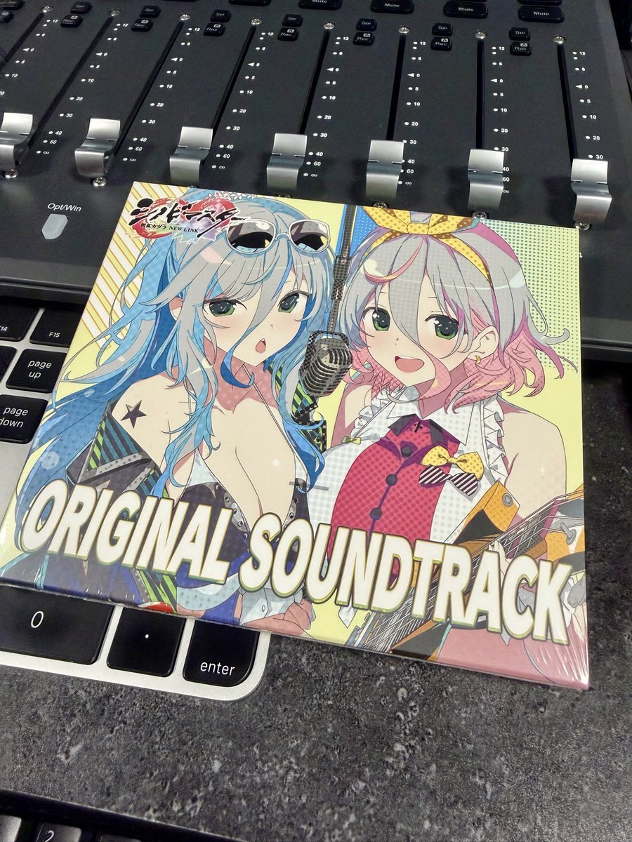 本日の戦利品
デジタル時代ですが、やっぱり現物が良いですね。
CDももう再生できない方もいらっしゃると思いますが、作品の形として、レコード&amp;CDはこれからも存在し続けて欲しいものですね。

諸々、早速社内に飾りますー