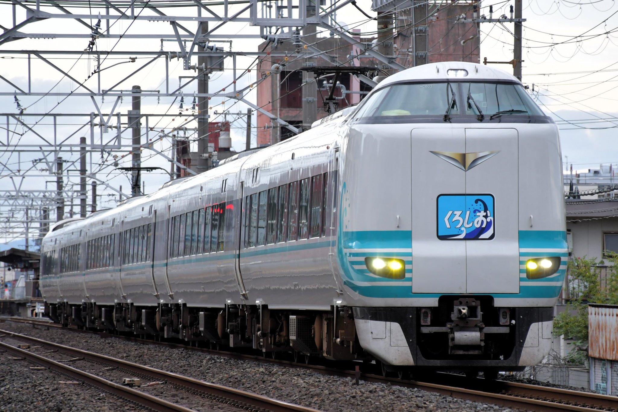 （大至急連絡ください）　9月7日、８日の引き取り希望です。黒いアップライトピアノ ビクター アップライトピアノ 18日までに取りに来てくれる方