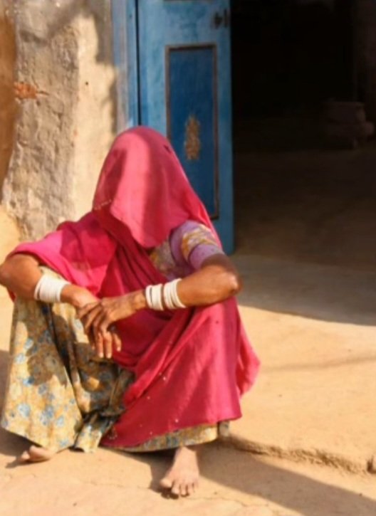 bloomymanoshi's tweet image. no degree of manipulation can convince me that this is modesty and not oppression