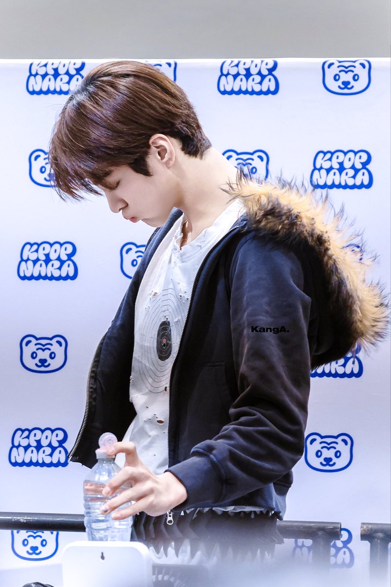 this is breaking me even more 😭😭 my baby please look after yourself

GET WELL SOON #KEONHO
#GetBetterSoonOurKeonho