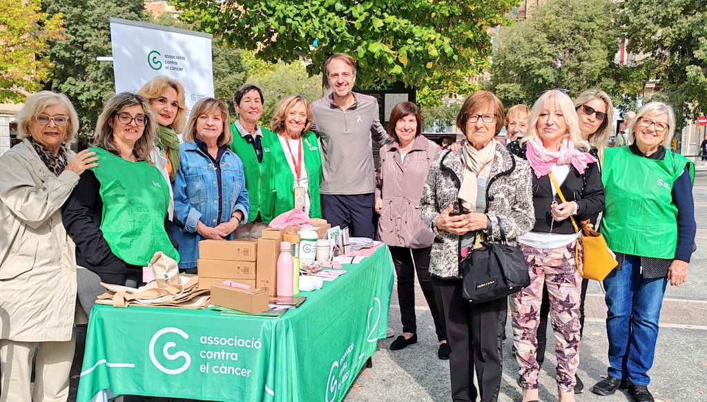 Amb motiu del #DiaMundialContraElCàncerDeMama l'Associació <a href="/ContraCancerBCN/">Associació Contra el Càncer BARCELONA</a> a #Manresa per seguir conscienciant per la prevenció i els hàbits saludables.

Gràcies a totes les voluntàries q cada any us mobilitzeu a peu de carrer!

Visiteu el nou local de l'Associació a la ciutat.