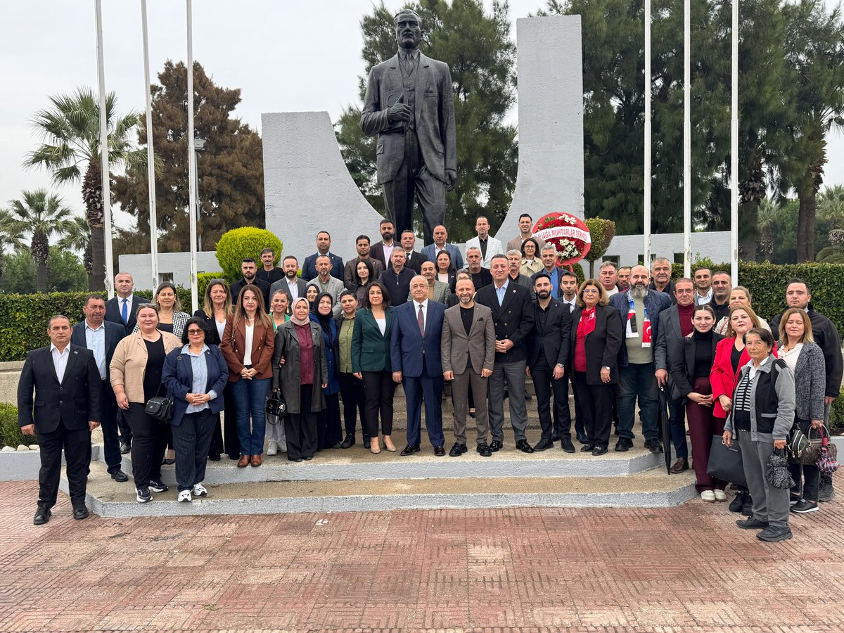 bariseroglucom's tweet image. Demokrasi zincirinin ilk halkasını oluşturan, halkın bütün sorunlarıyla direkt olarak ilgilenerek, görev yaptıkları mahallelerde devletimizin temel temsilcisi olan muhtarlarımızın Muhtarlar Gününü, Muhtarlarımızla birlikte Atatürk Anıtına çelenk koyarak kutladık.

Barış EROĞLU