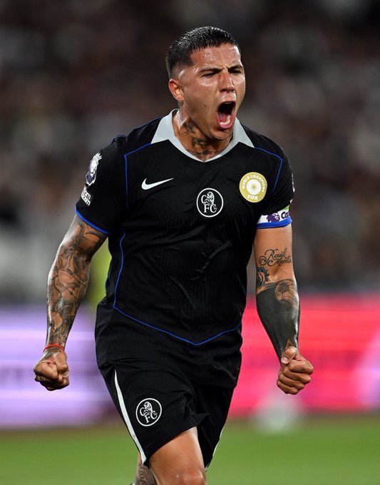 caz_sm0rs's tweet image. The most protected player in our fan base...