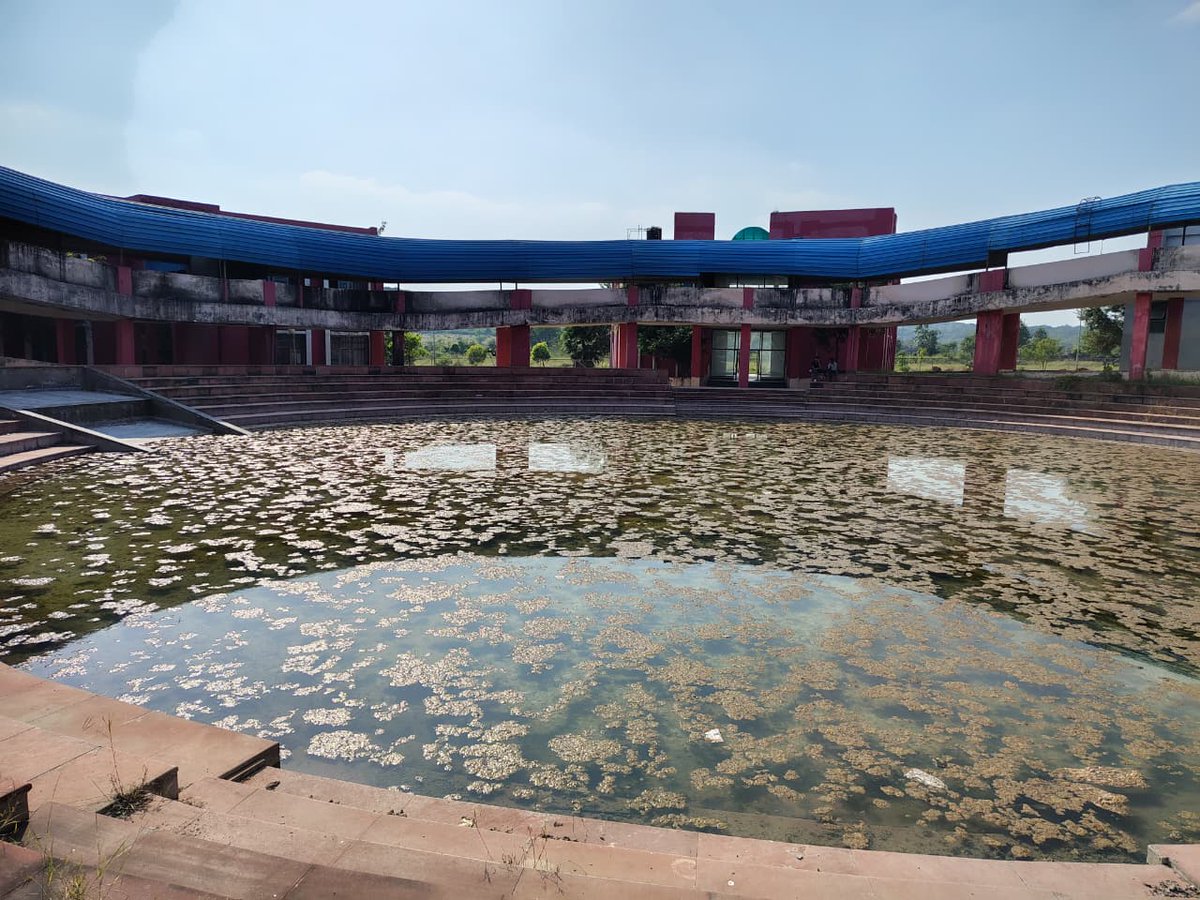 NSUIMP's tweet photo. एनएसयूआई यूआईटी शिवपुरी ने कॉलेज की अव्यवस्थाओं को लेकर उपनिदेशक को ज्ञापन सौंपा।
गंदगी, जलभराव और सुरक्षा की कमी जैसे मुद्दे उठाए गए।
जिलाध्यक्ष शांतनु सिंह कुशवाह ने निरीक्षण में लापरवाही उजागर की।
समाधान न होने पर आंदोलन की चेतावनी दी गई। https://t.co/I62gpqWo8Z
