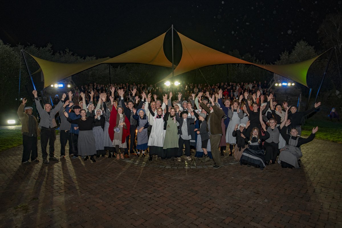 De video van de uitvoering "De Schat van d'n Blauwenhoek", het theaterspektakel in Oploo, staat online! Fijn terugkijken op een grauwe zondag, en weer warme herinneringen ophalen. 

blauwenhoek.nl/video